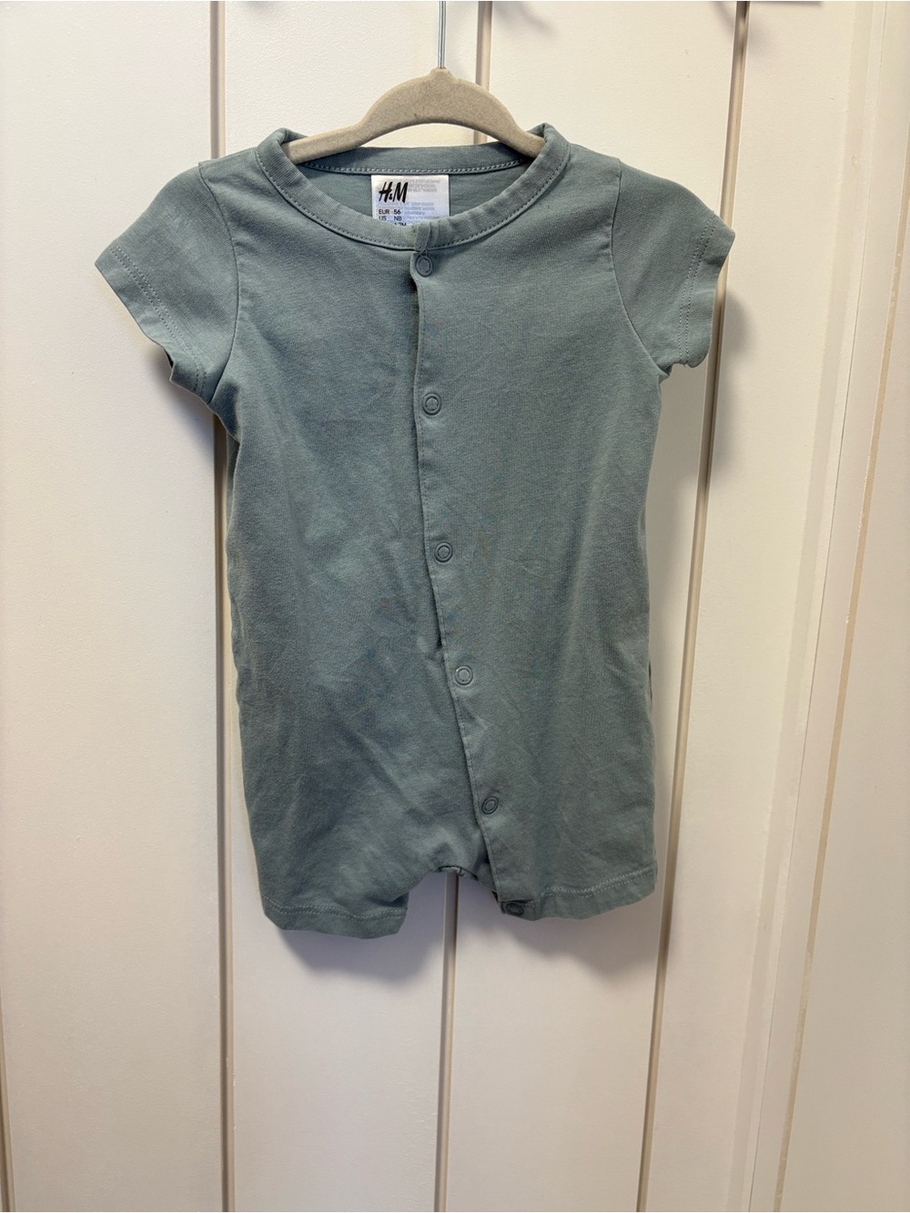⭐️5/$30 H&M Short-Sleeve Button Romper